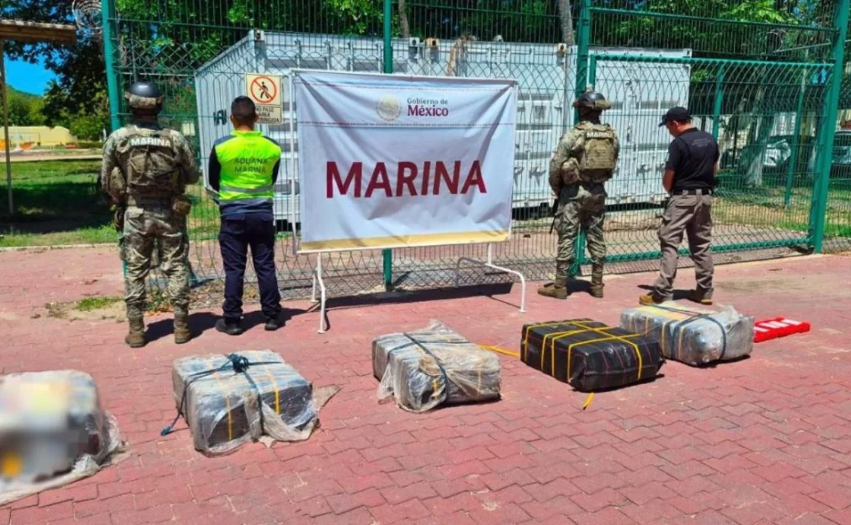 Autoridades federales aseguraron 268 paquetes con aproximadamente un peso de 270 kilos de cocaína en el puerto de Manzanillo