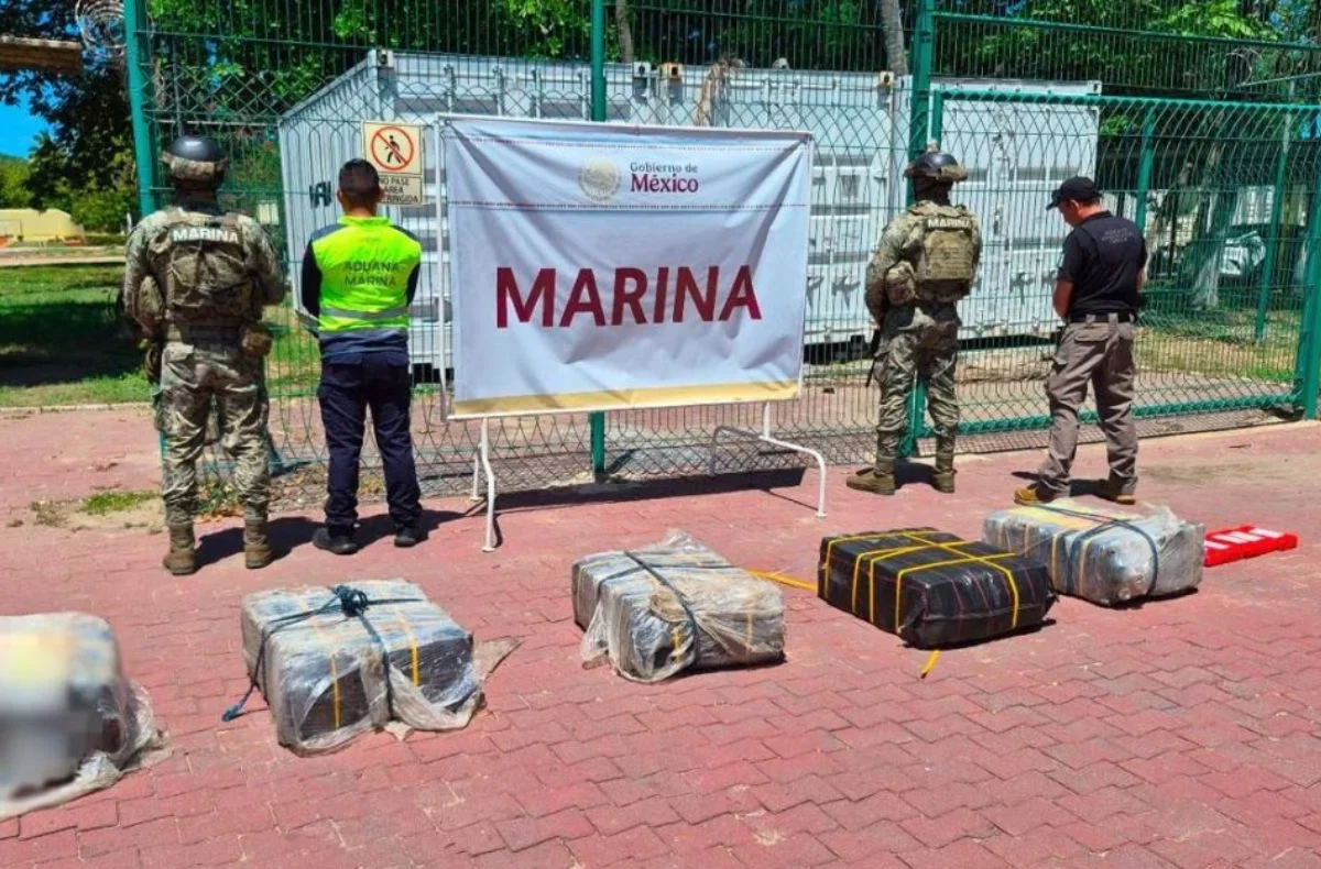 Autoridades federales aseguraron 268 paquetes con aproximadamente un peso de 270 kilos de cocaína en el puerto de Manzanillo