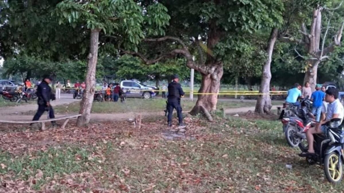 Los presuntos agresores llegaron en vehículos y accionaron armas de fuego en contra de quienes participaban en el partido en ranchería Laguna de Los Limones, en el municipio de Huimanguillo, Tabasco