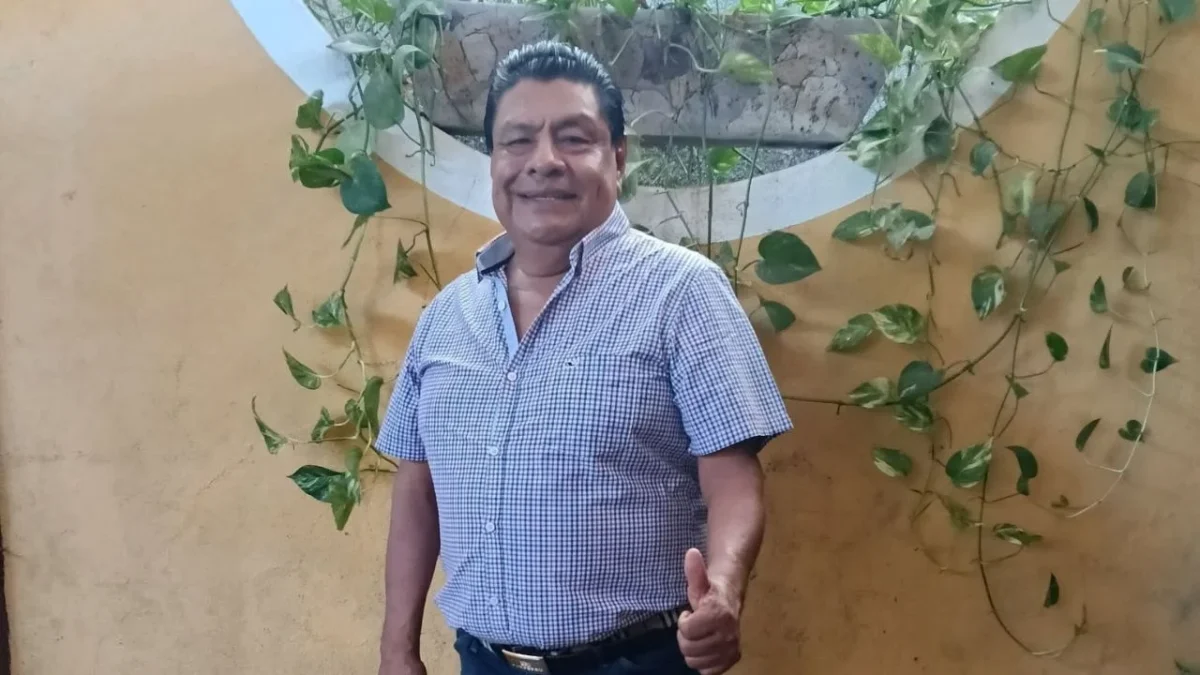 Apolonio Álvarez Montes, exedil de Igualapa, viajaba en una camioneta cuando sujetos armados lo atacaron a balazos hasta matarlo.
