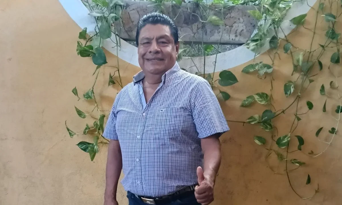 Apolonio Álvarez Montes, exedil de Igualapa, viajaba en una camioneta cuando sujetos armados lo atacaron a balazos hasta matarlo.
