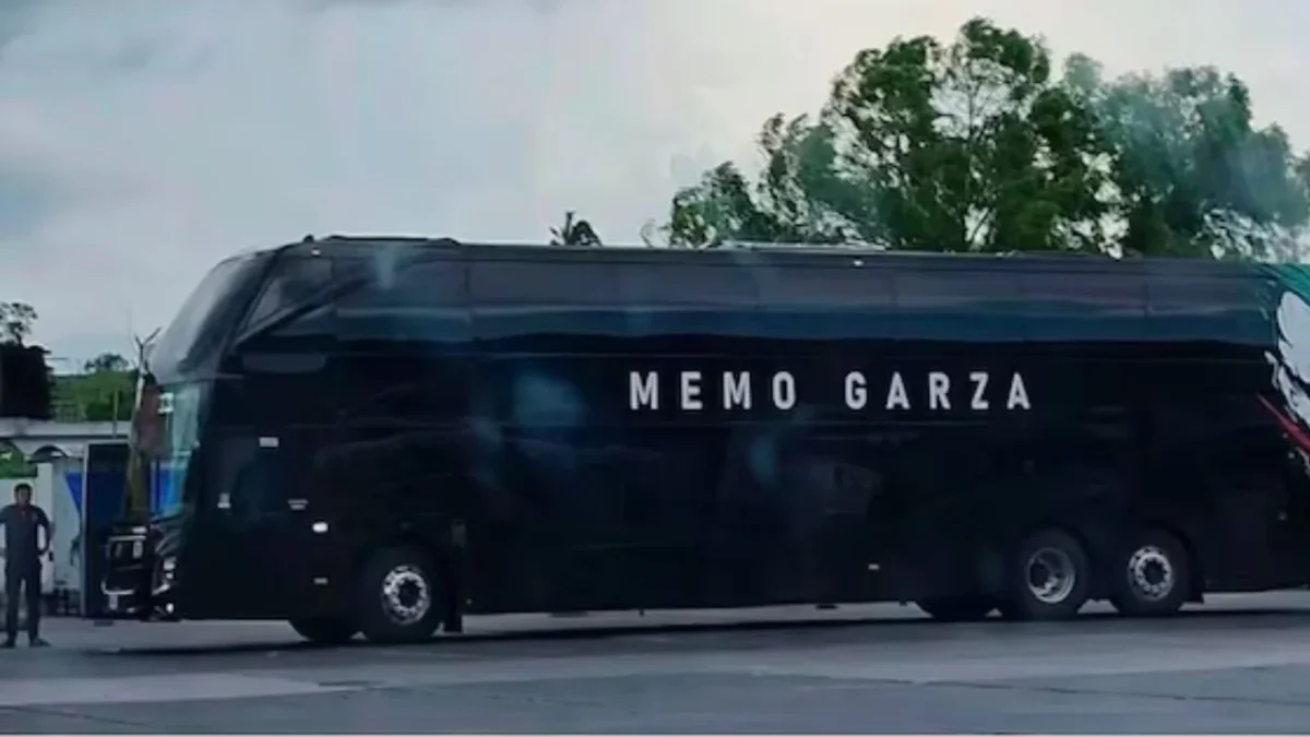 El camión donde viajaba el equipo de Memo Garza, exvocalista de ‘La Adictiva’, fue objetivo de un ataque armado, hay un herido.