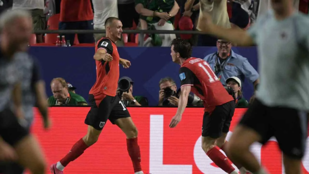 Austria le empatan 3-3 a Argelia, ambos avanzan a 16avos y eliminan a Irán