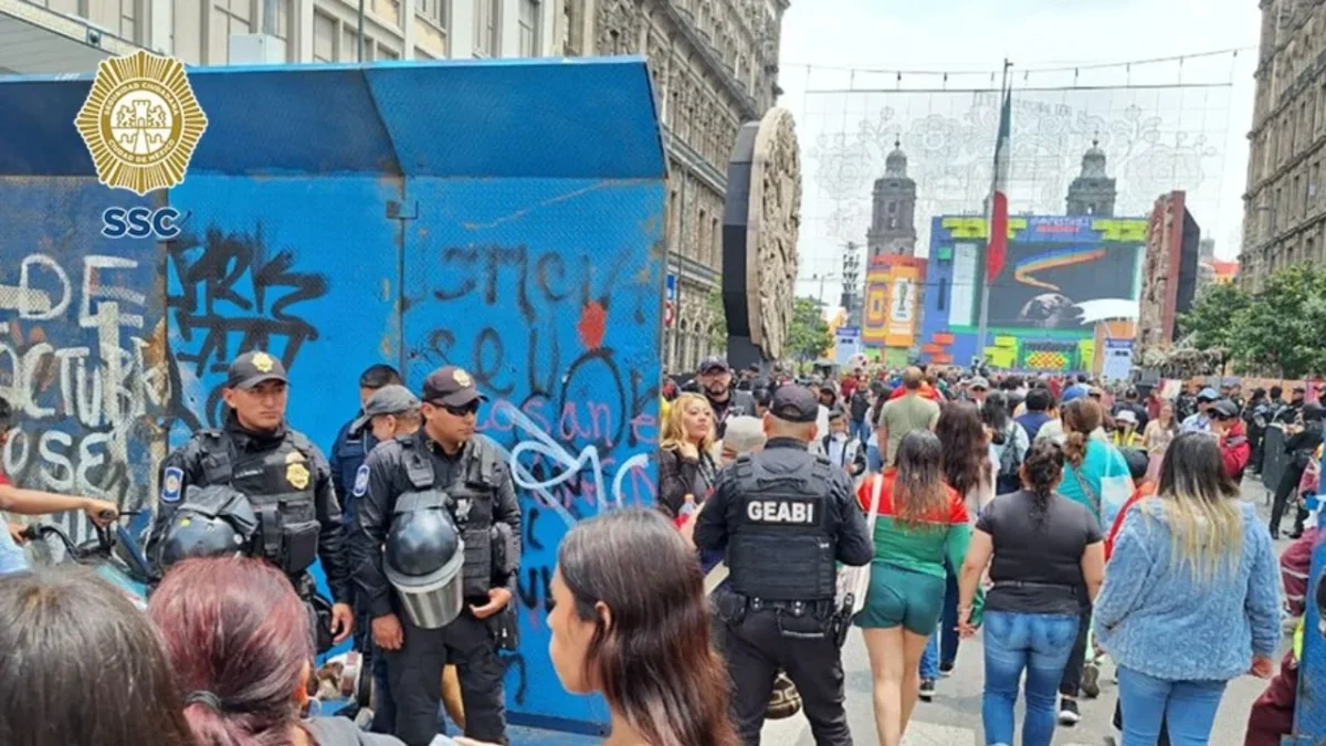 Cinco personas quedaron detenidas por posiblemente robar celulares a los asistentes del Fan Fest en el Zócalo de la Ciudad de México.