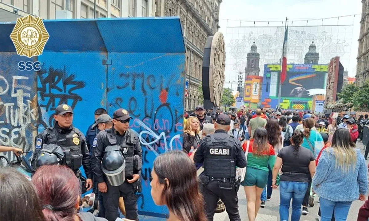 Cinco personas quedaron detenidas por posiblemente robar celulares a los asistentes del Fan Fest en el Zócalo de la Ciudad de México.