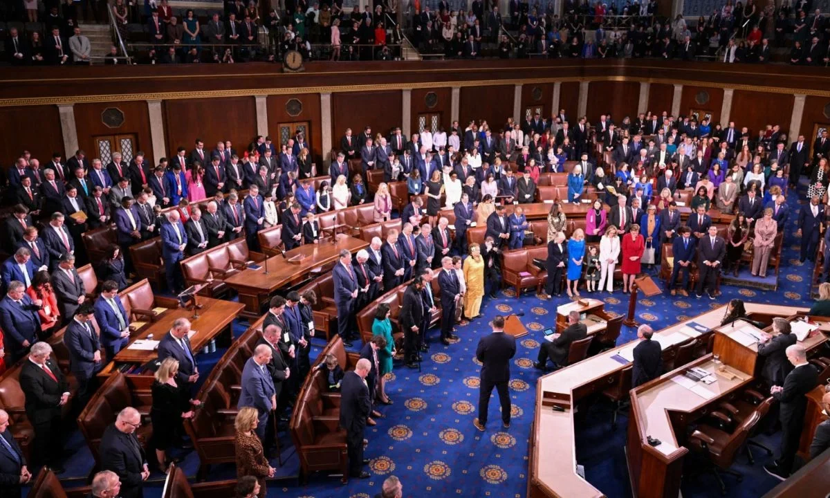 La Cámara de Representantes de Estados Unidos realizó un voto simbólico a favor de frenar a Trump en la guerra con Irán.