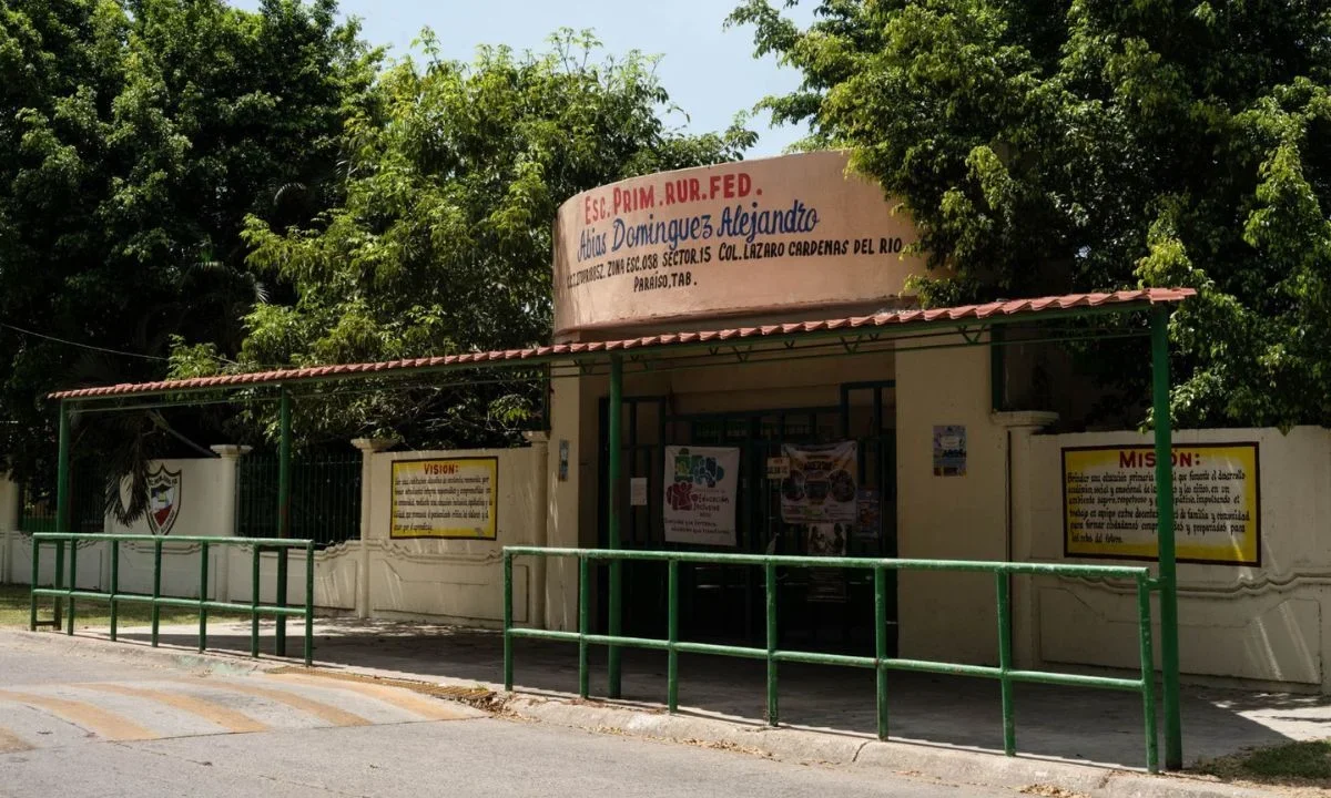 Un total de 12 escuelas suspendieron clases en Escuinapa debido a la falta de suministro de energía eléctrica derivada de violencia.