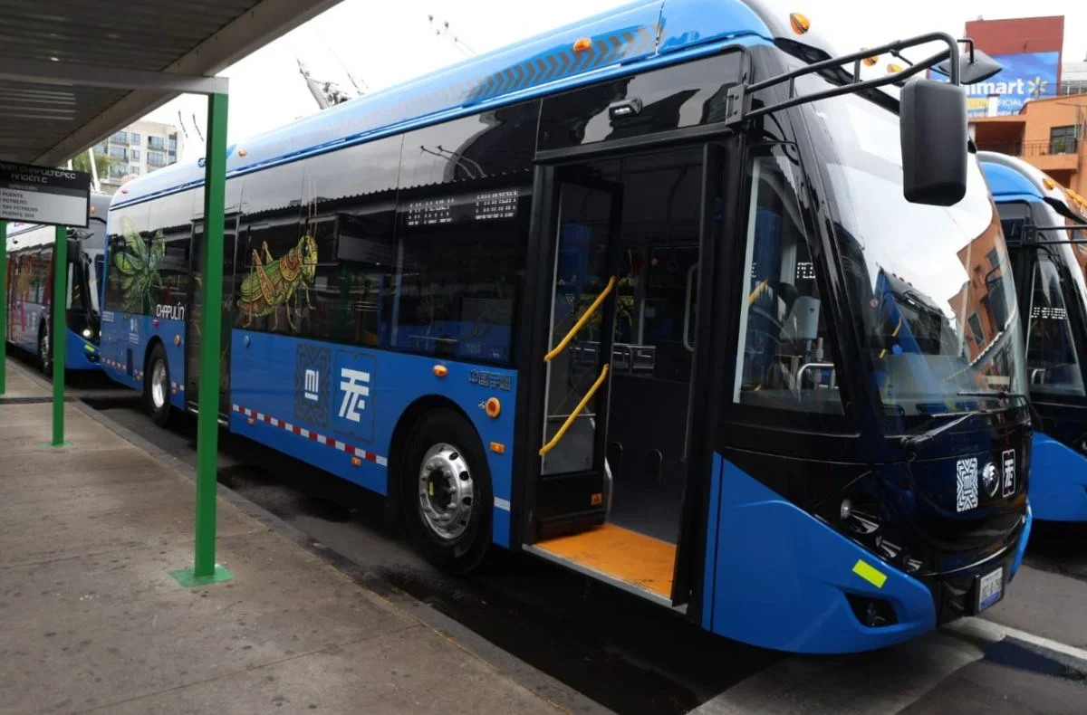 Clara Brugada Molina encabezó la puesta en marcha de la Fase 1 de la Línea 0 del Trolebús, una ruta que conectará Chapultepec con Ciudad Universitaria a través de unidades totalmente eléctricas.