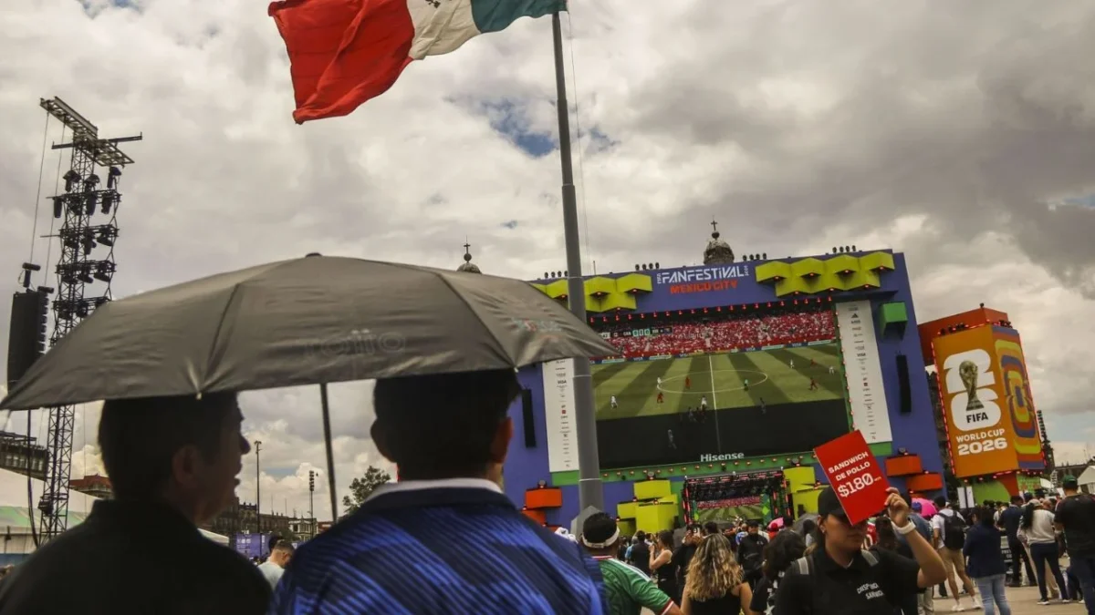 El Gobierno de CDMX anunció la instalación de 12 mega pantallas en calles aledañas al Zócalo, para el partido entre México y Corea.