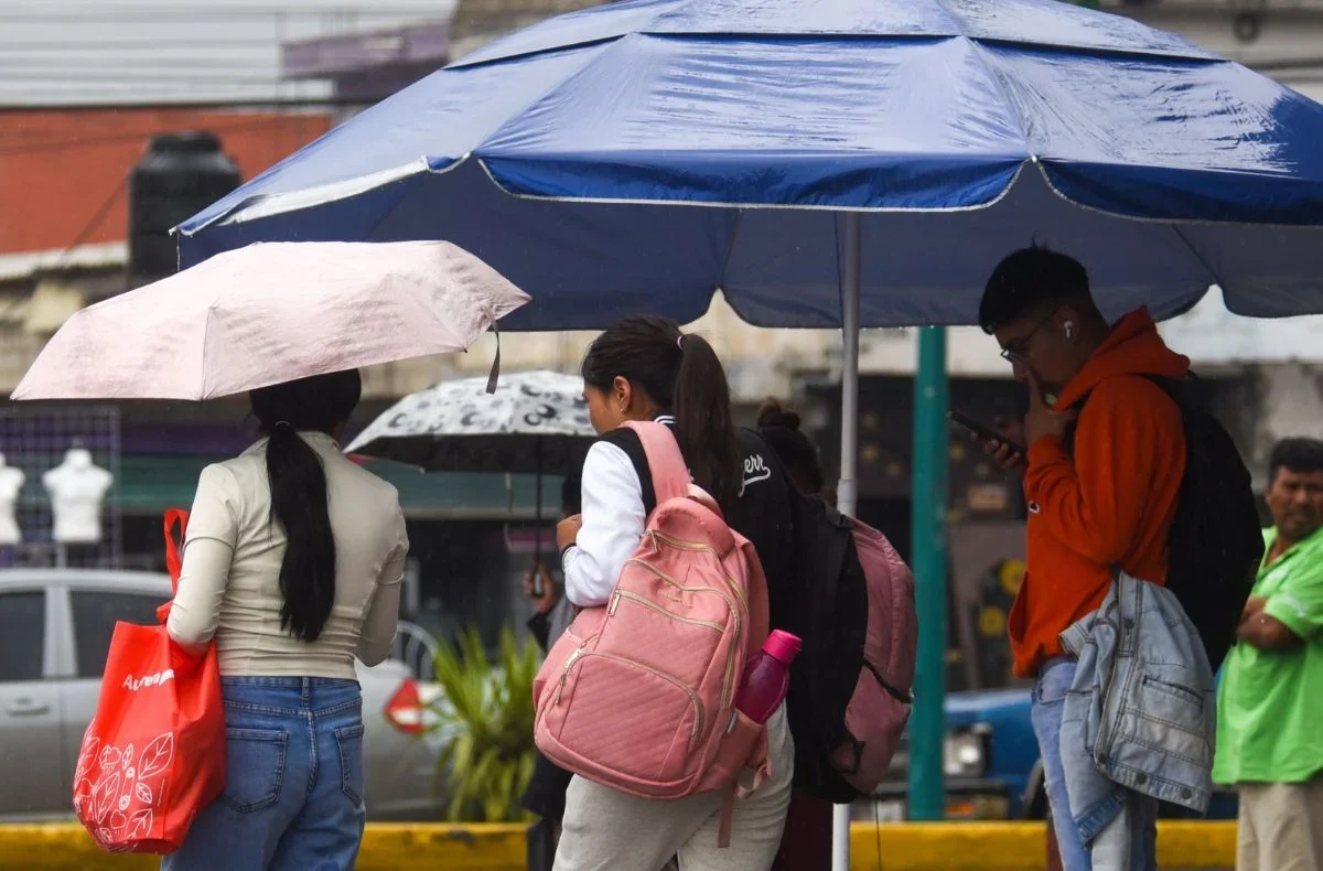 Clima hoy: fuertes lluvias e inundaciones podrían registrarse en Puebla, Veracruz, Oaxaca, Chiapas, Campeche y Quintana Roo, mientras la onda de calor persiste en el norte de México.