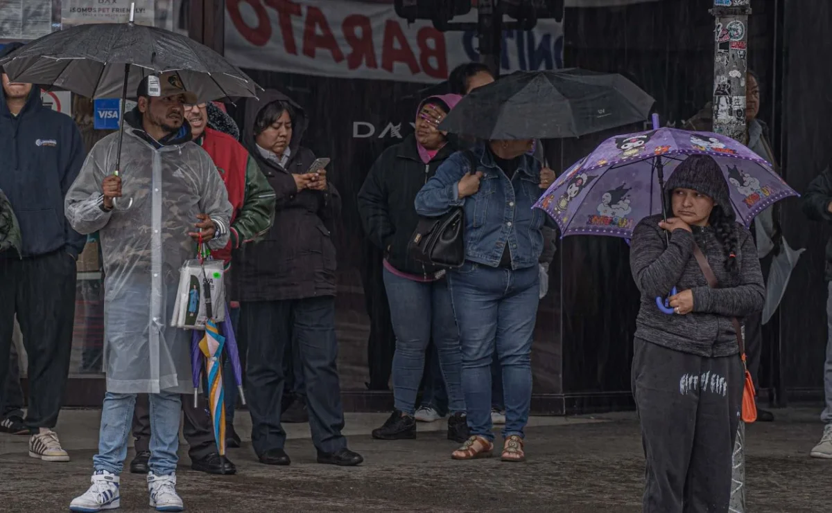 El clima hoy estará dominado por lluvias intensas en estados del noreste y oriente del país, mientras la onda de calor continuará afectando regiones del norte y noroeste de México.