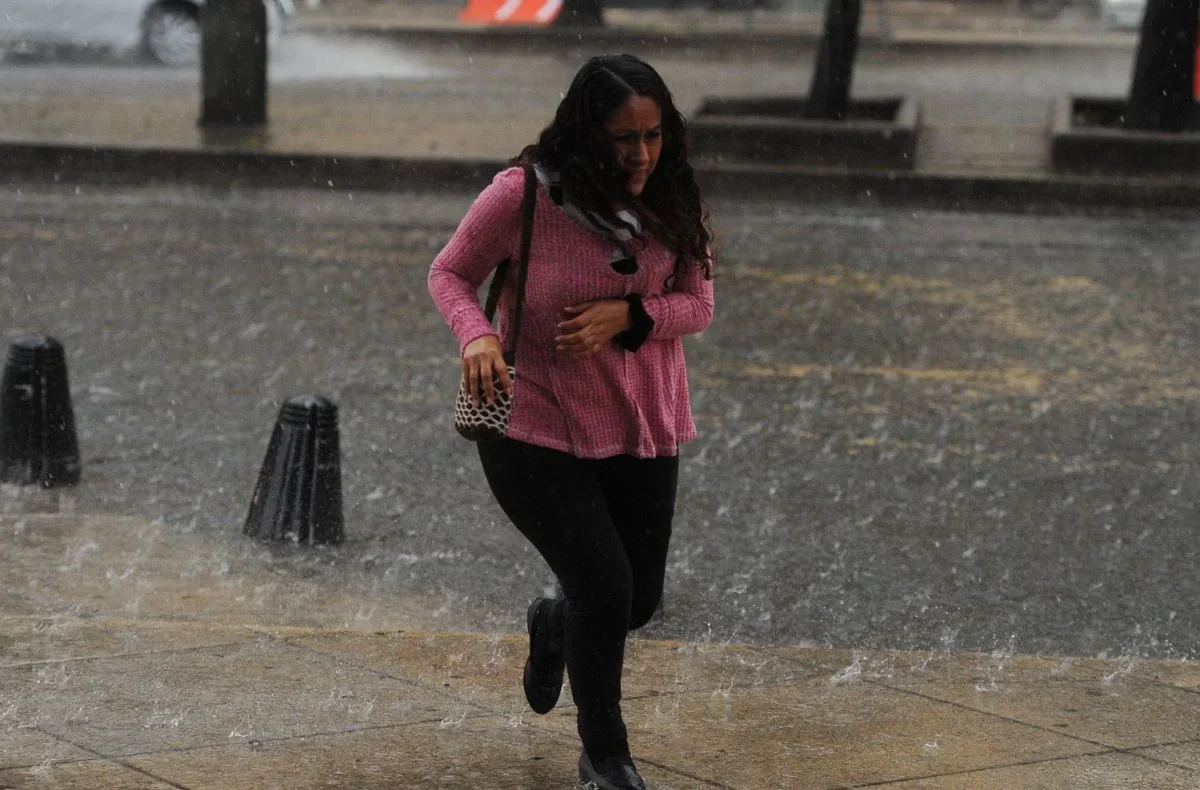 Clima hoy: Las lluvias intensas y tormentas eléctricas afectarán principalmente a Nuevo León y Tamaulipas, mientras que el calor extremo continuará en el norte del país