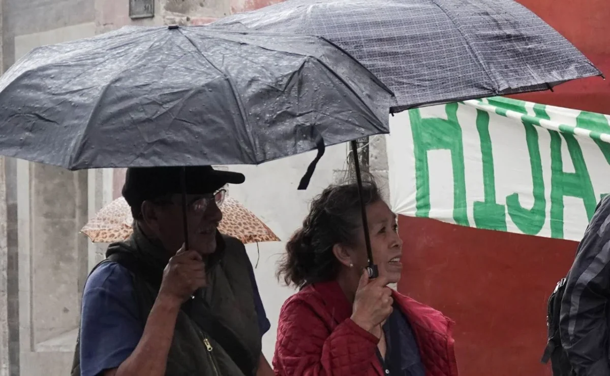 Clima hoy: Las lluvias muy fuertes, acompañadas de descargas eléctricas, posible caída de granizo y rachas intensas de viento, afectarán diversas regiones del norte, centro y sur de México durante este viernes.