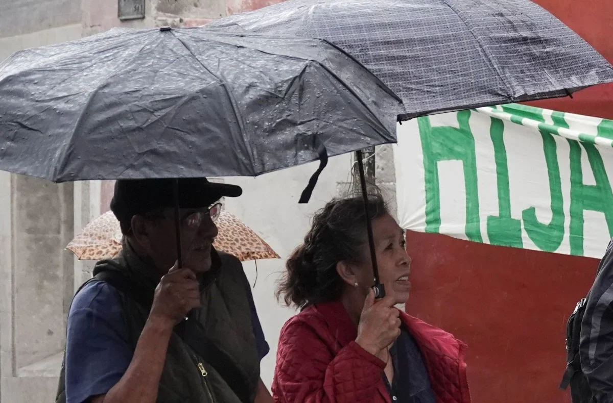 Clima hoy: Las lluvias muy fuertes, acompañadas de descargas eléctricas, posible caída de granizo y rachas intensas de viento, afectarán diversas regiones del norte, centro y sur de México durante este viernes.