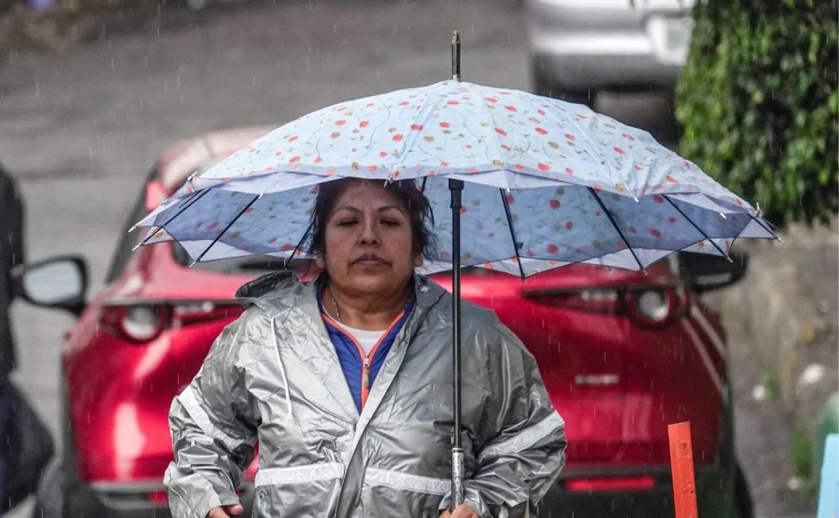Clima hoy: una vaguada y la onda tropical número 11 provocarán lluvias muy fuertes en zonas de Guerrero y Oaxaca, mientras la onda de calor persistirá en varias regiones del país.