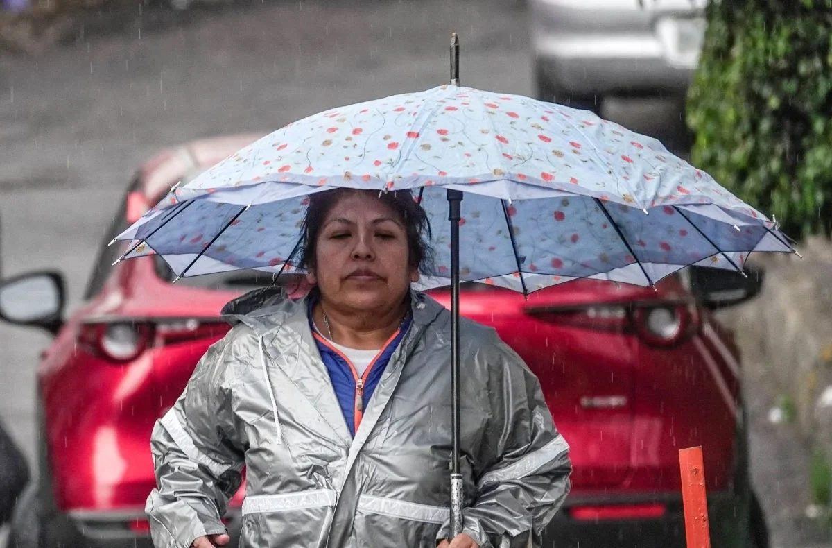 Clima hoy: una vaguada y la onda tropical número 11 provocarán lluvias muy fuertes en zonas de Guerrero y Oaxaca, mientras la onda de calor persistirá en varias regiones del país.