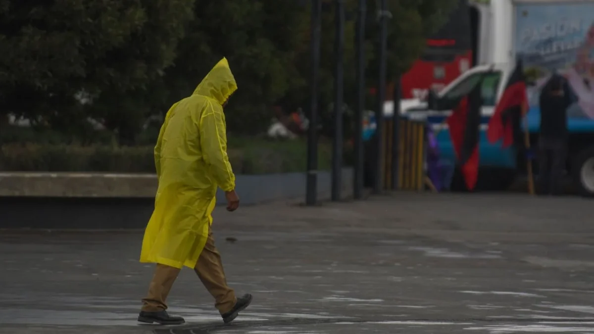 El clima hoy estará marcado por tormentas eléctricas, fuertes vientos y posibles granizadas en diversas regiones del país
