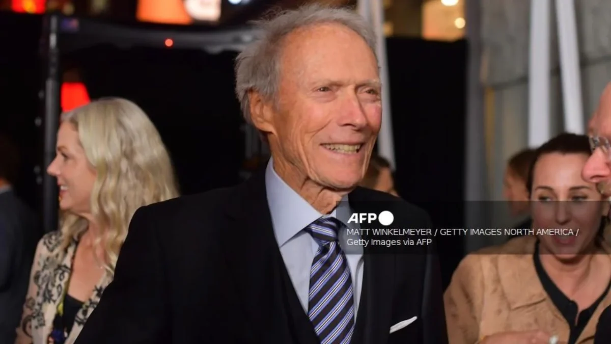 Con 96 años recién cumplidos, el actor y director Clint Eastwood estaría retirado de la industria de Hollywood según declaraciones de su hijo.