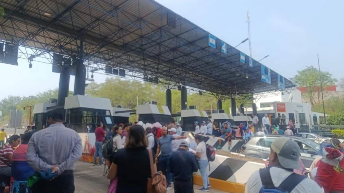 La CNTE cumplió su noveno día de huelga con una ola de movilizaciones y bloqueos simultáneos en múltiples estados y la capital.