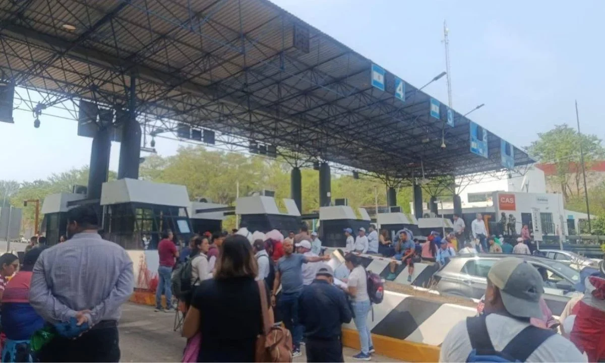 La CNTE cumplió su noveno día de huelga con una ola de movilizaciones y bloqueos simultáneos en múltiples estados y la capital.