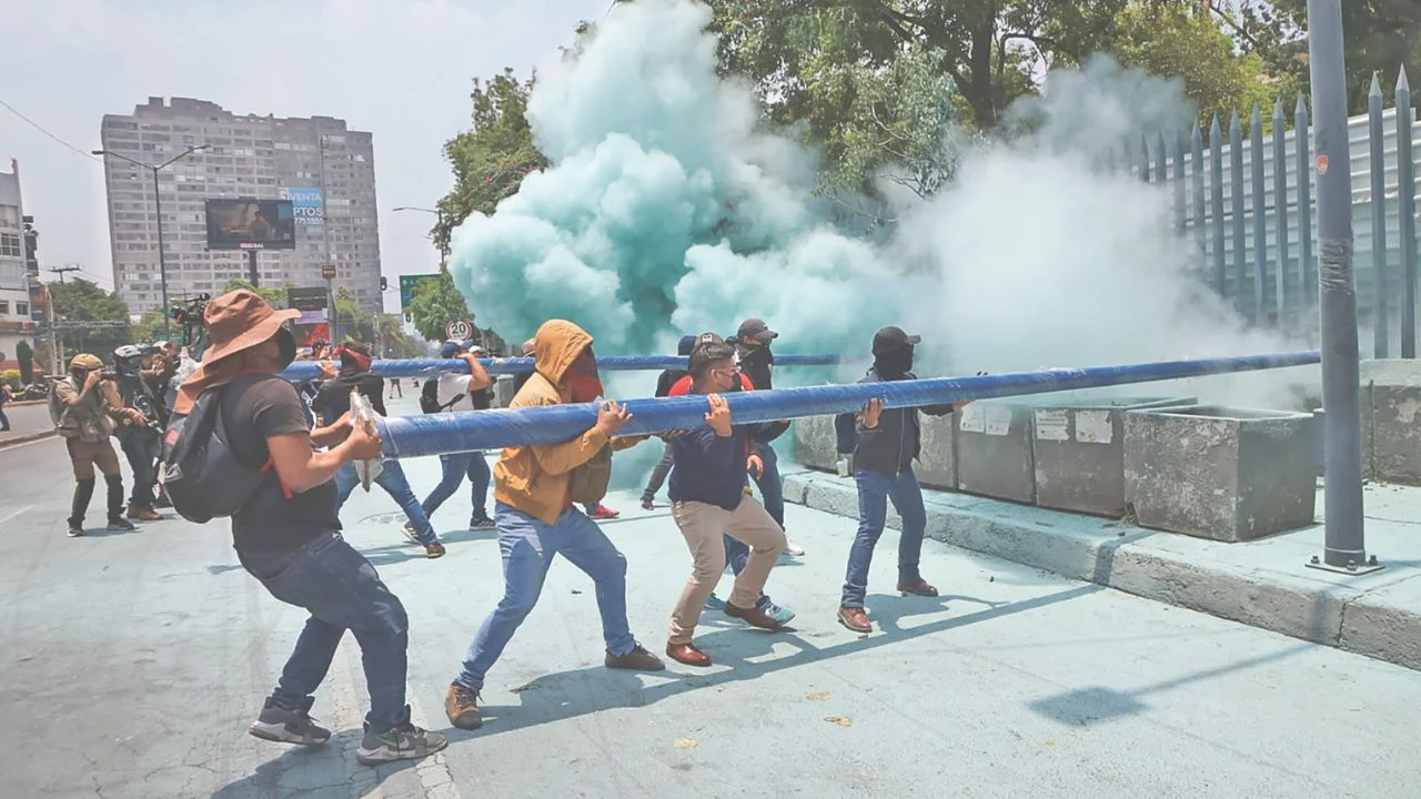 CNTE incendia la SEP y el Gobierno pide una prórroga