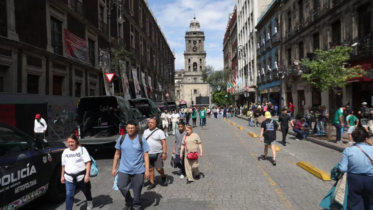 Miembros de la CNTE se retiraron de los diferentes puntos del Zócalo capitalino, permitiendo comercios y museos abran sus puertas.