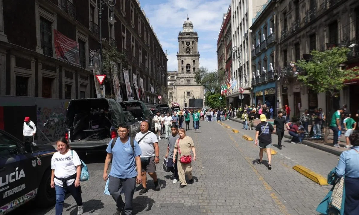 Miembros de la CNTE se retiraron de los diferentes puntos del Zócalo capitalino, permitiendo comercios y museos abran sus puertas.