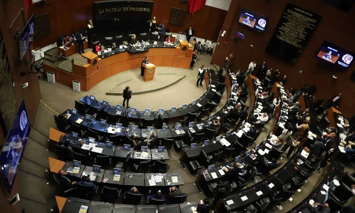 La Comisión Permanente aprobó las solicitudes de licencia de 13 legisladores, de ellos siete diputados federales y seis senadores.