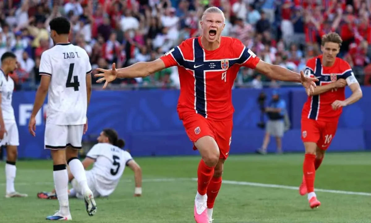 Noruega regresó a un Mundial y lo hizo con una goleada sobre Irak, partido en el que su estrella Erling Haaland anotó un doblete.