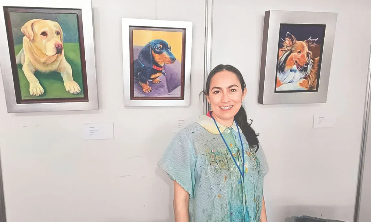 A través de sus pinturas, Cristina Martínez rinde homenaje a estos seres de 4 patas, que dan su amor sin condición, aquí su historia.