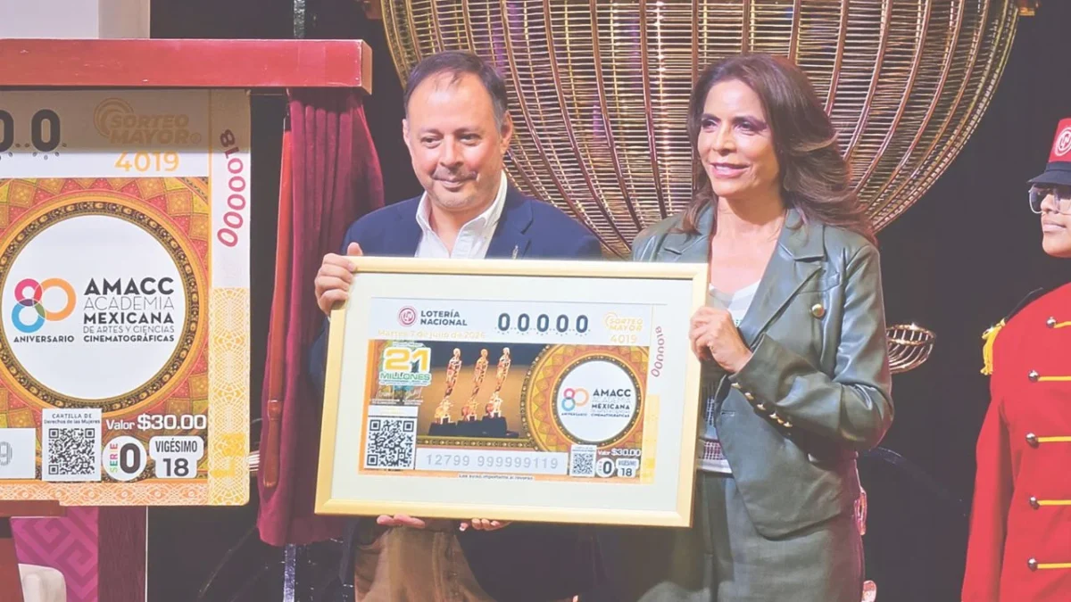 Con motivo del 80 aniversario de la AMACC, la Lotería Nacional develó un billete conmemorativo para enaltecer la historia del cine en México.