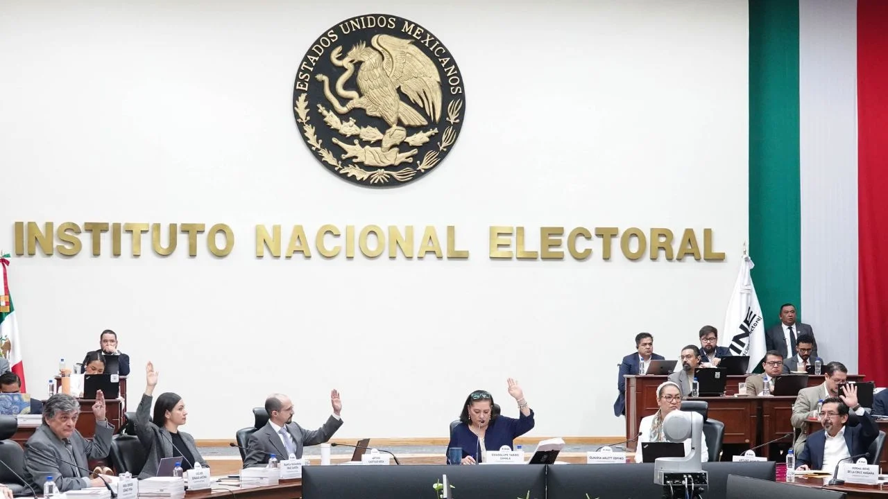 Consejeros del INE se resisten a ganar menos que la presidenta Claudia Sheinbaum