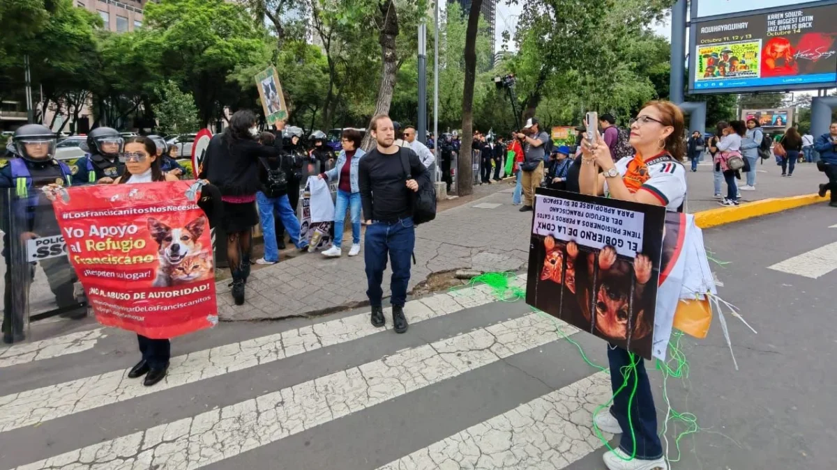 De protesta pacífica a conato de violencia, así se vivió la manifestación del Refugio Franciscano en inmediaciones del Auditorio Nacional.