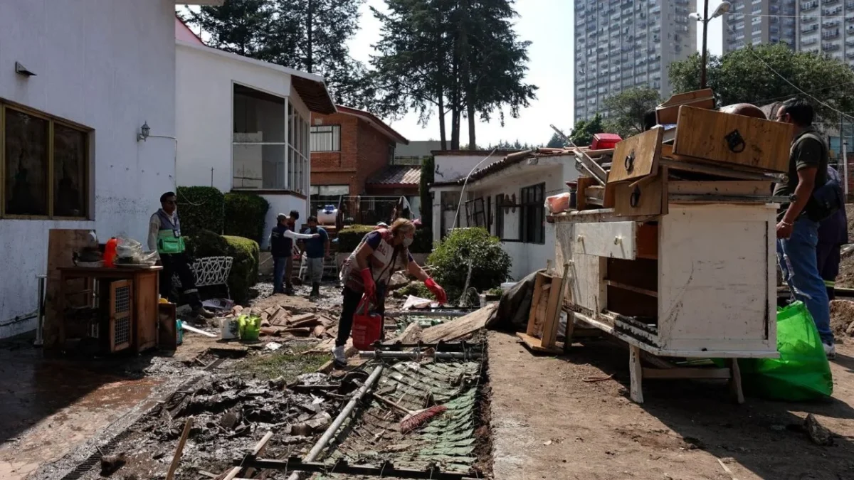 La lluvia registrada la noche del lunes en la alcaldía Cuajimalpa provocó afectaciones a 16 vehículos y al menos 40 viviendas: SGIRPC.