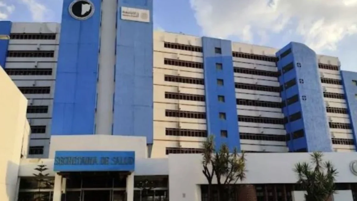 Personal médico de los hospitales de Juan N. Navarro y Fray Bernardino Álvarez denunciaron falta de alimentos, autoridades lo niegan.