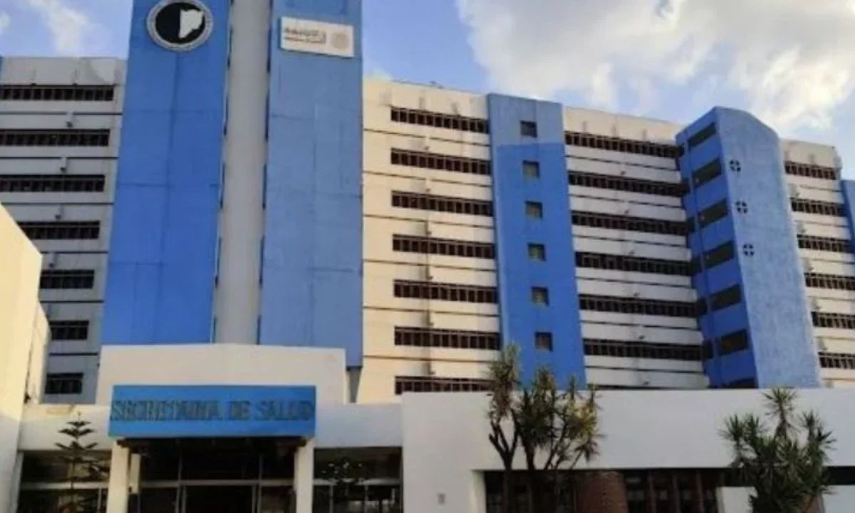 Personal médico de los hospitales de Juan N. Navarro y Fray Bernardino Álvarez denunciaron falta de alimentos, autoridades lo niegan.