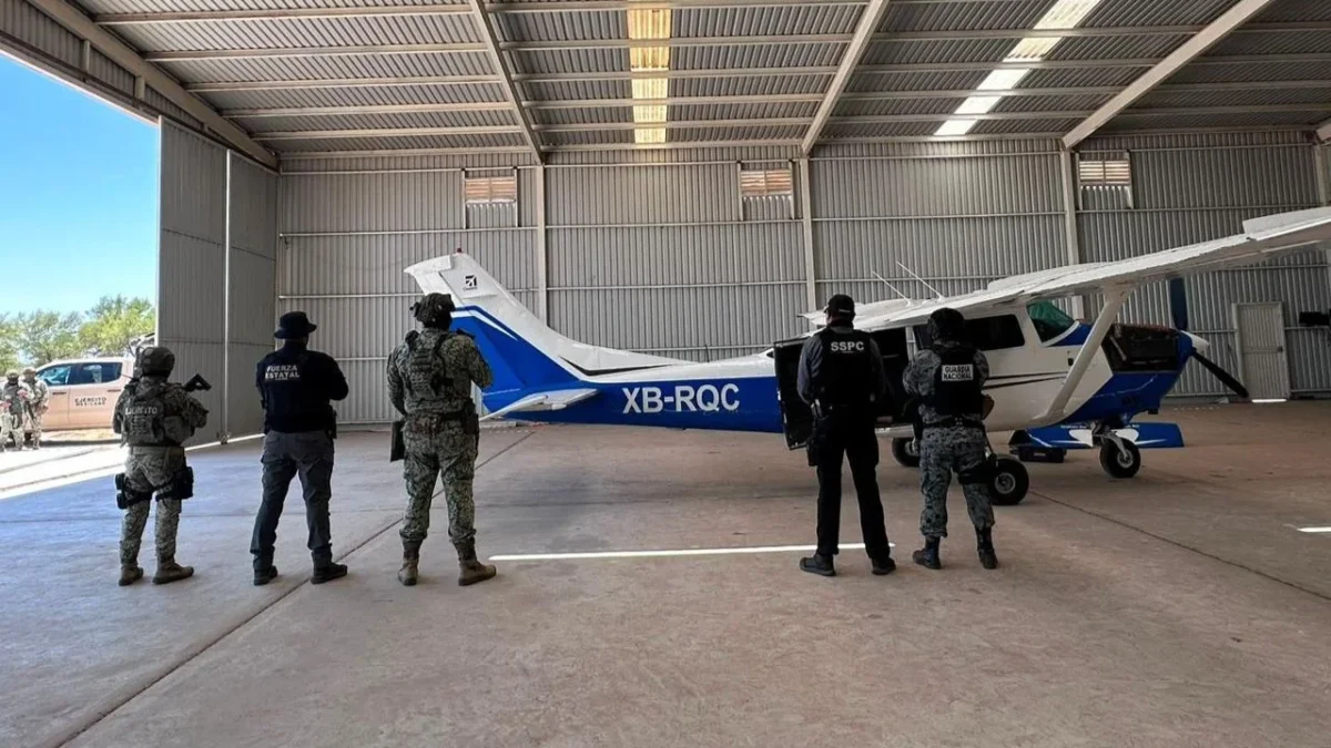 Durante el despliegue en el hangar clandestino aseguraron una aeronave, 20 kilos de cocaína y capturaron a un hombre requerido por la DEA.