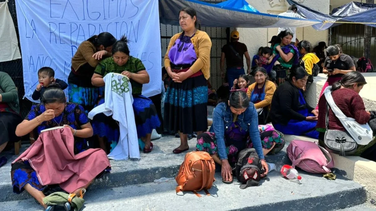 Mujeres, niños y hombres de Santa Marta, municipio de Chenalhó, Chiapas, exigieron justicia, reparación y un retorno digno a sus tierras.