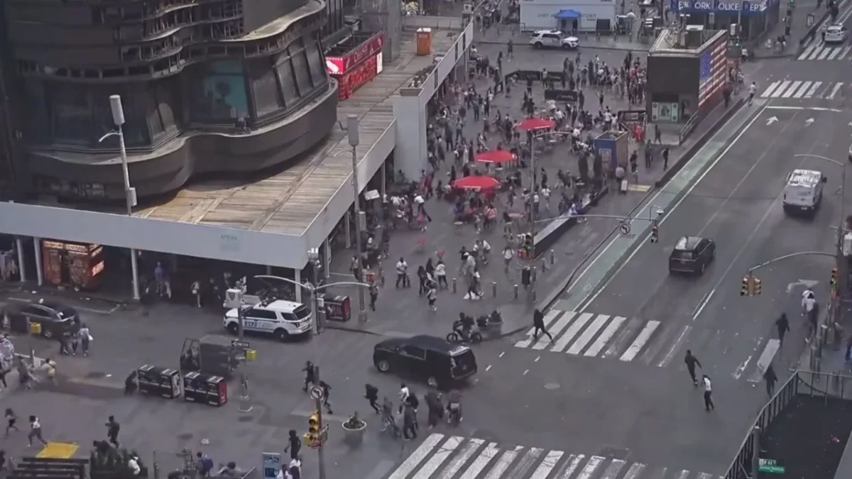 El NYPD confirmó que arrestó al posible atacante poco después del tiroteo en Times Square y que se trabaja para determinar el motivo.