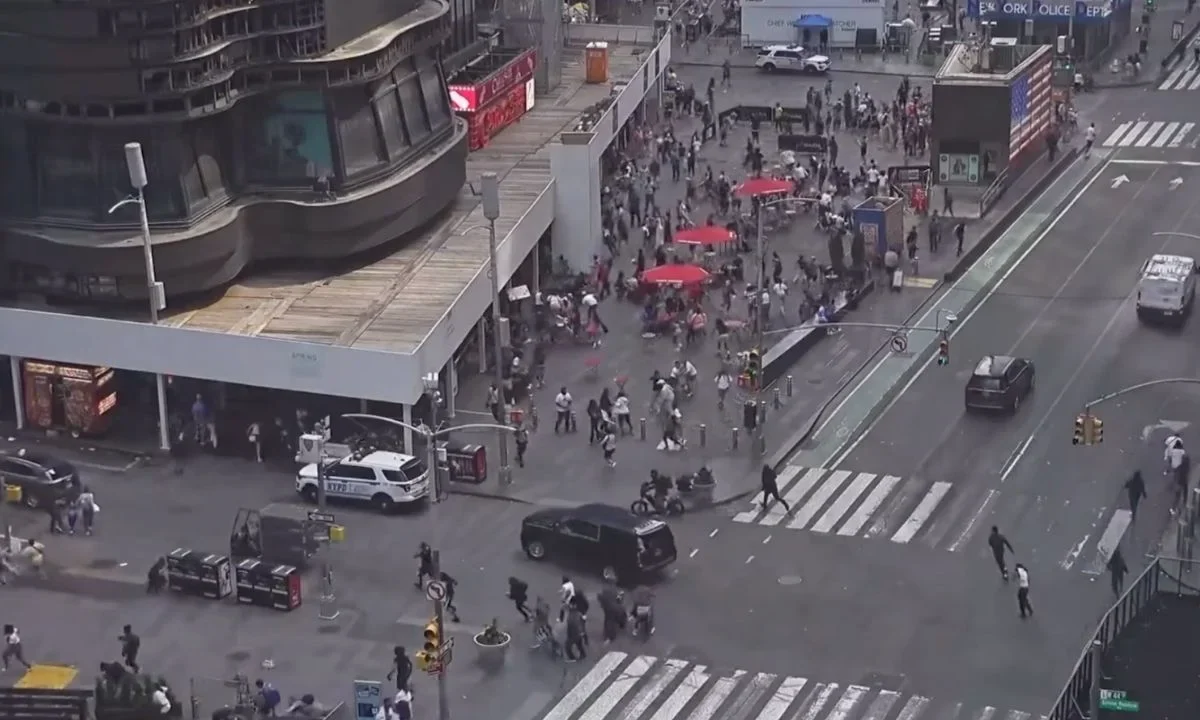 El NYPD confirmó que arrestó al posible atacante poco después del tiroteo en Times Square y que se trabaja para determinar el motivo.