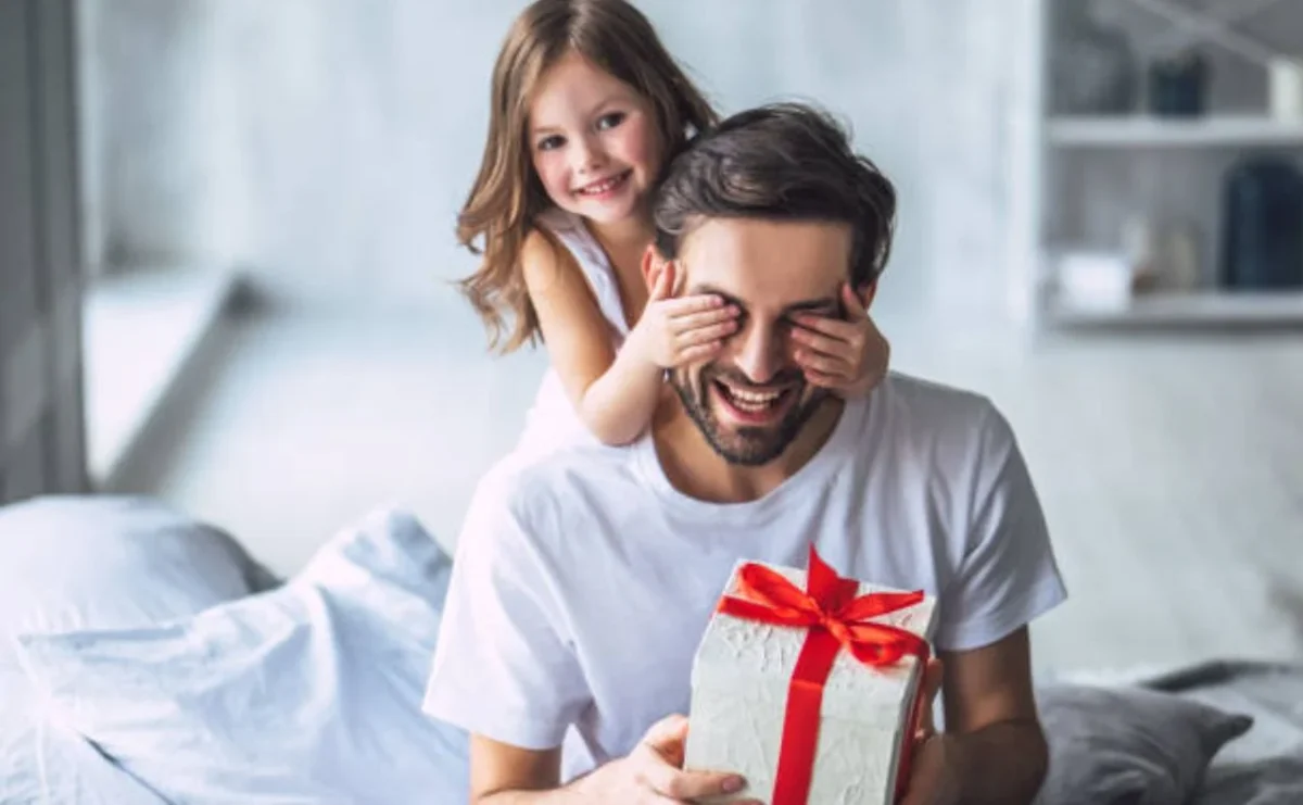 El Día del Padre es una celebración dedicada a reconocer el amor, esfuerzo y compromiso de quienes desempeñan una de las labores más importantes dentro de la familia.
