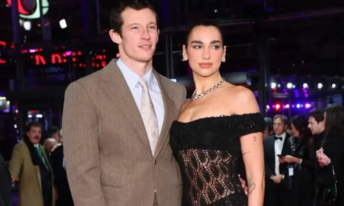 Dua Lipa compartió una serie de imágenes inéditas junto a Callum Turner que muestran algunos de los momentos más especiales en Londres.