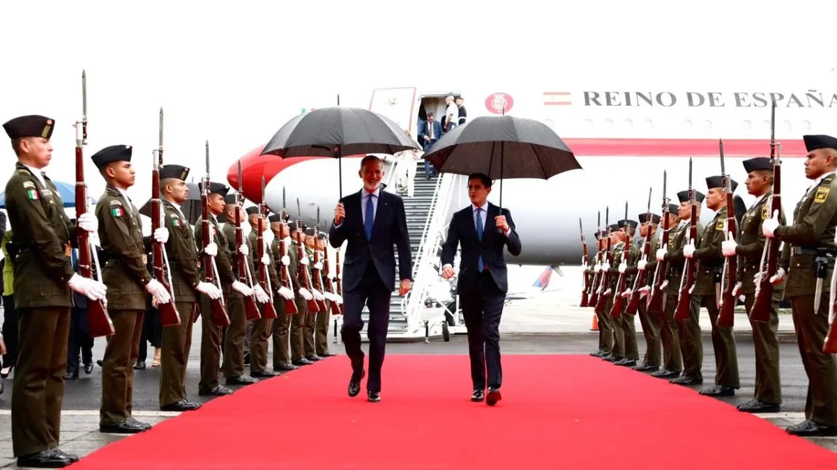 Roberto Velasco, dio la bienvenida al jefe de Estado español, el rey Felipe VI quien, en el marco de su visita oficial a México.