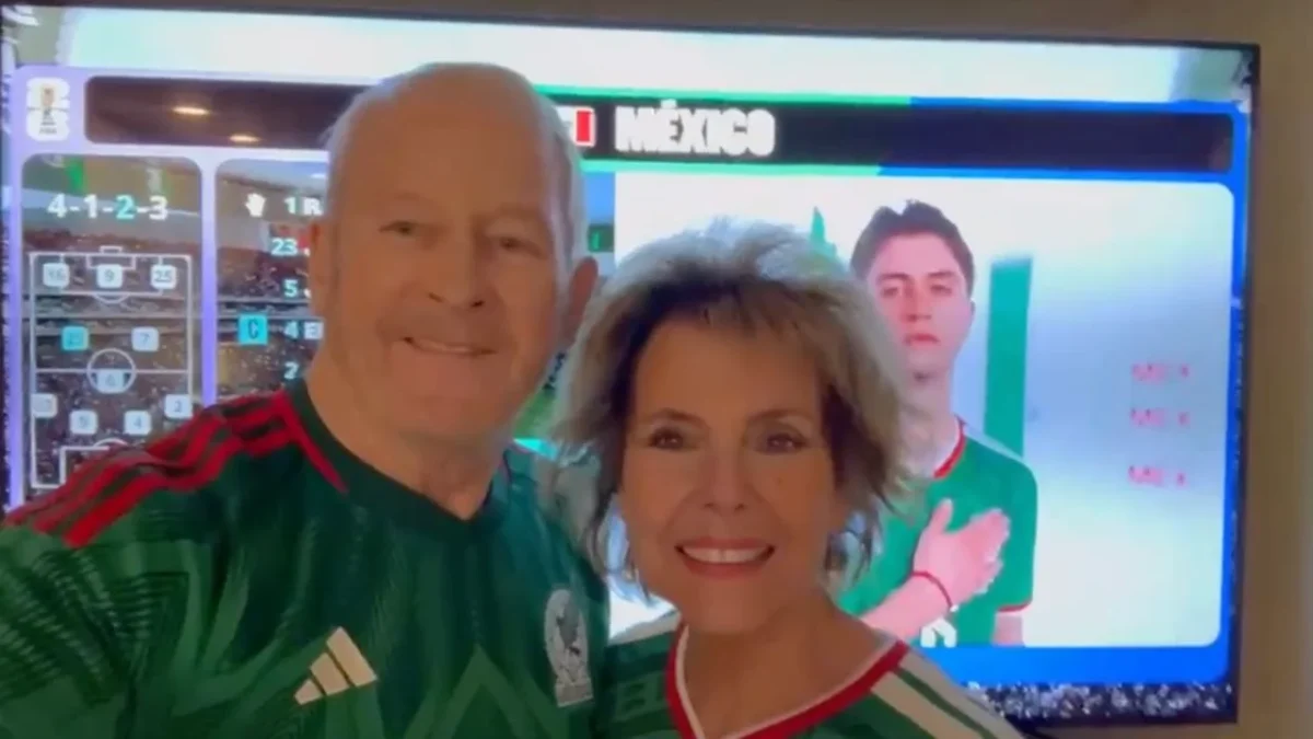 Ronald Johnson, portando una playera de México, deseó que gane la selección mexicana contra Corea del Sur y EU en su partido de mañana.
