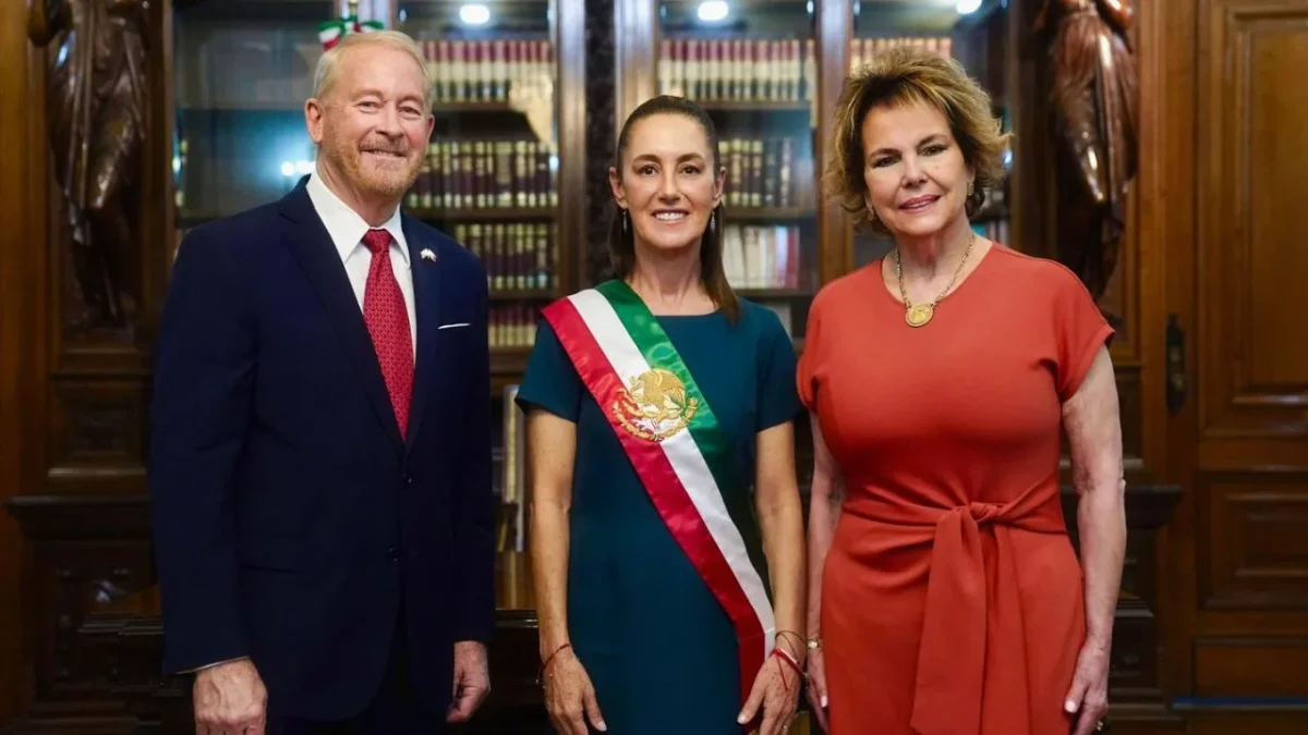 Claudia Sheinbaum celebró su cumpleaños con dos pasteles, uno de chocolate y otro de frutas y se quedará dentro de Palacio Nacional.