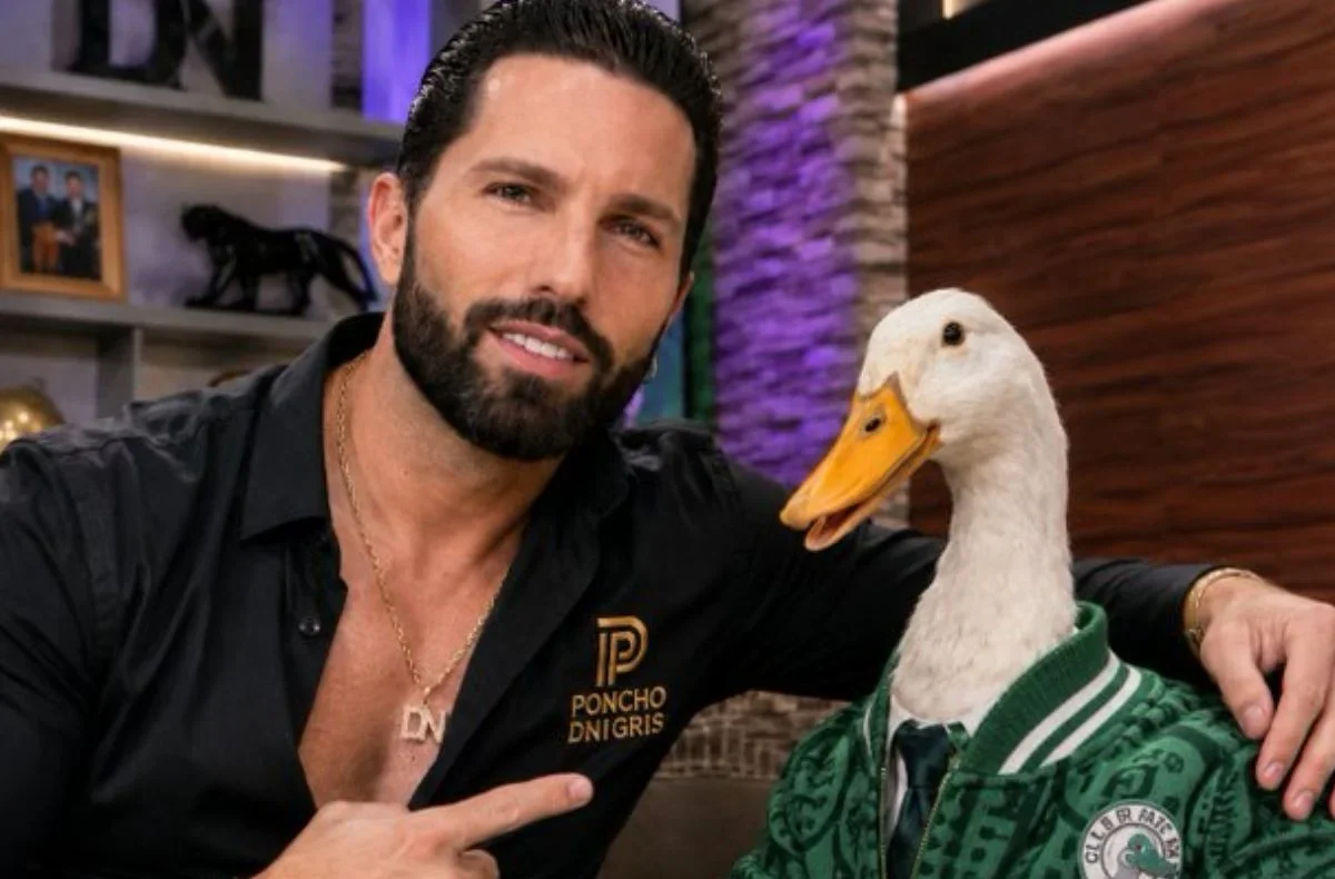 Poncho de Nigris ofreció 500 mil pesos por el Pato Merlín, aseguró que el ave podría convertirse en historia en el futuro.