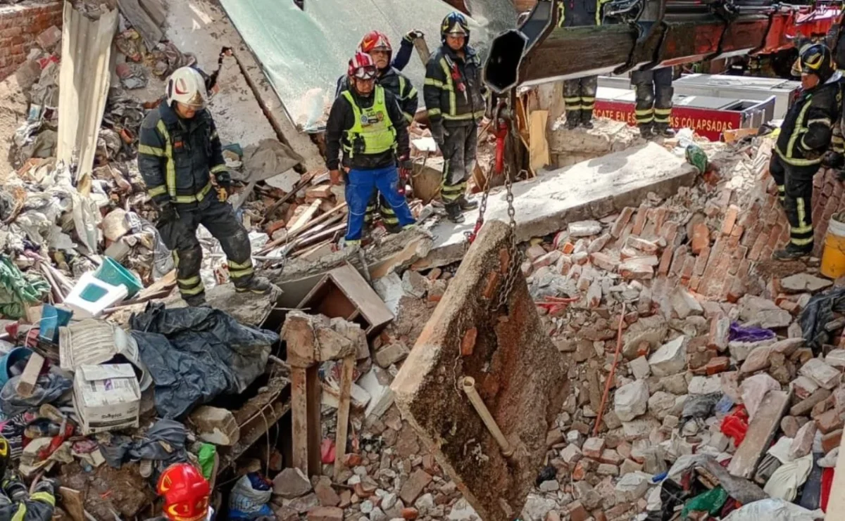 Colapsa vivienda en la colonia Hipódromo Condesa, en la Ciudad de México, tras el deterioro y exceso de humedad, lo que provocó el derrumbe de parte de la losa del primer nivel y el entrepiso de la planta baja.