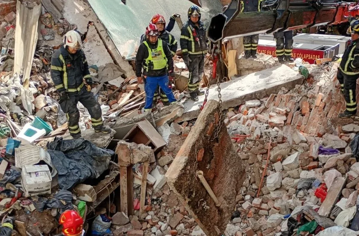 Colapsa vivienda en la colonia Hipódromo Condesa, en la Ciudad de México, tras el deterioro y exceso de humedad, lo que provocó el derrumbe de parte de la losa del primer nivel y el entrepiso de la planta baja.