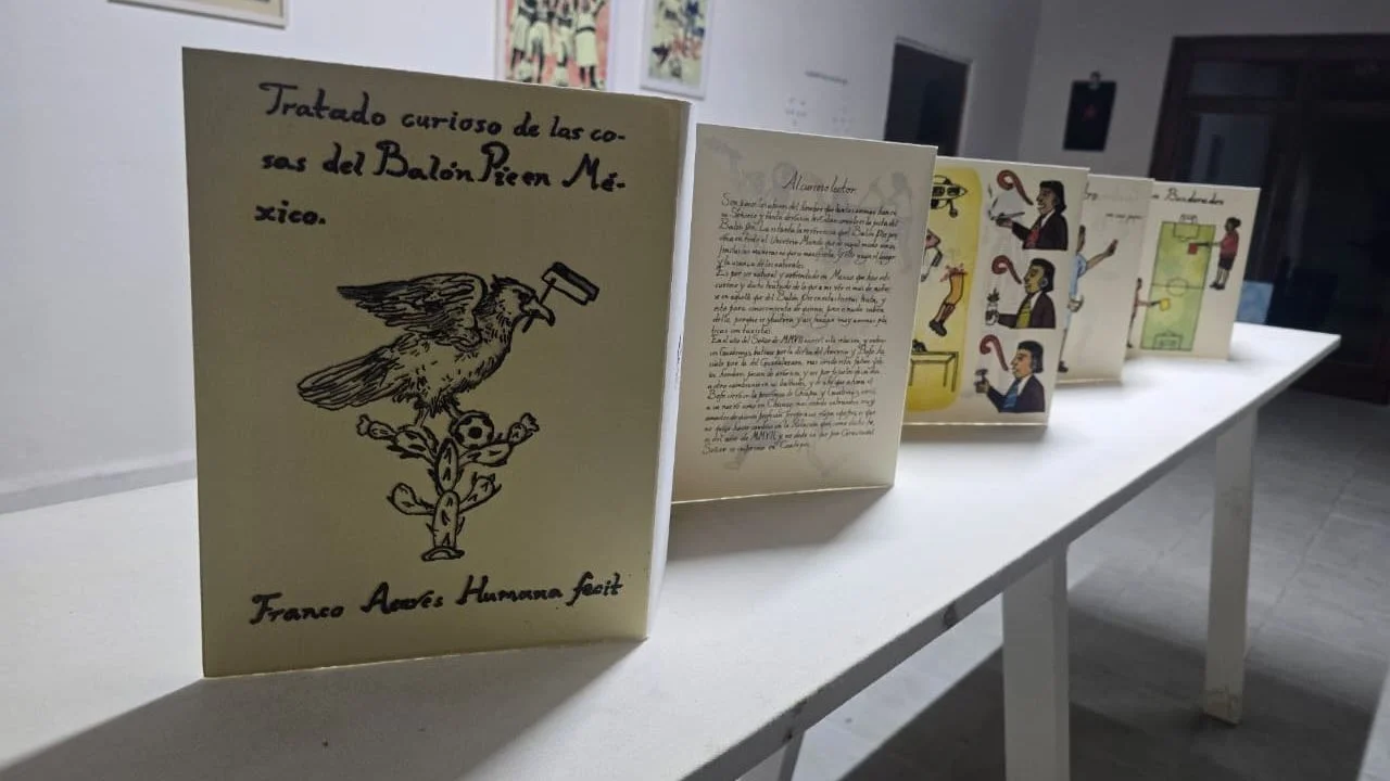Exposición 'Al balón le vale madres', crítica al Mundial a través del arte
