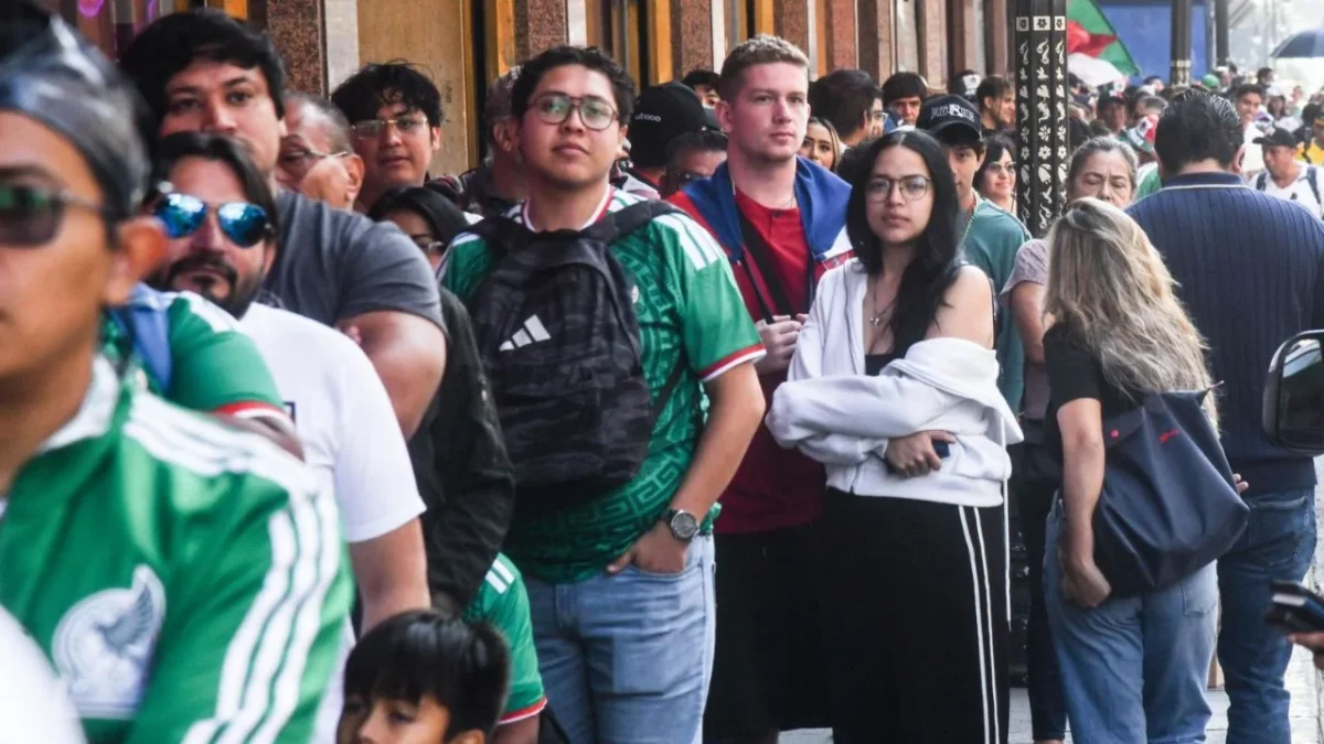 El Fan Fest del Zócalo alcanzó su capacidad máxima de 55 mil asistentes, por lo que autoridades recomendaron acudir a otras 12 ubicaciones.